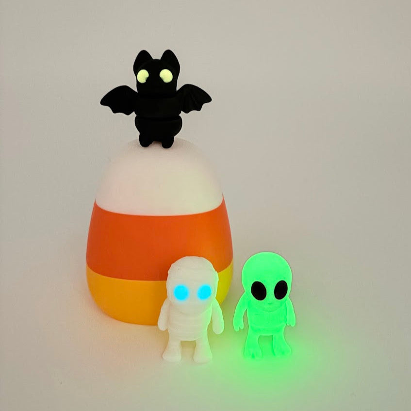 Candy Corn Mini Holder + 3 Glow Halloween Mini Figures