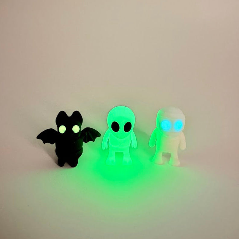 Candy Corn Mini Holder + 3 Glow Halloween Mini Figures